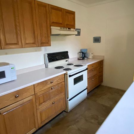 Driftwood Village Cottages Sturdies Bay Екстериор снимка