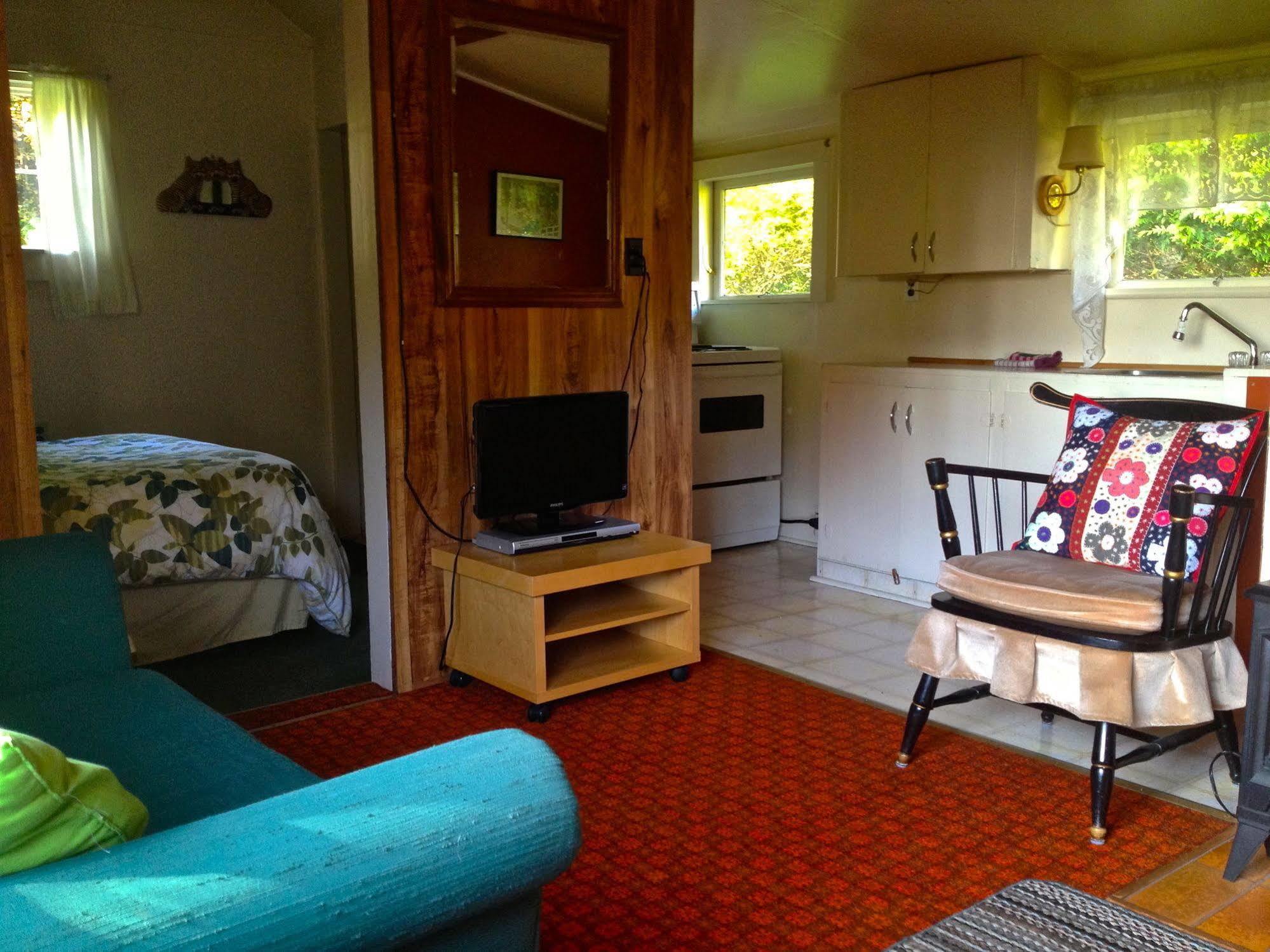 Driftwood Village Cottages Sturdies Bay Екстериор снимка