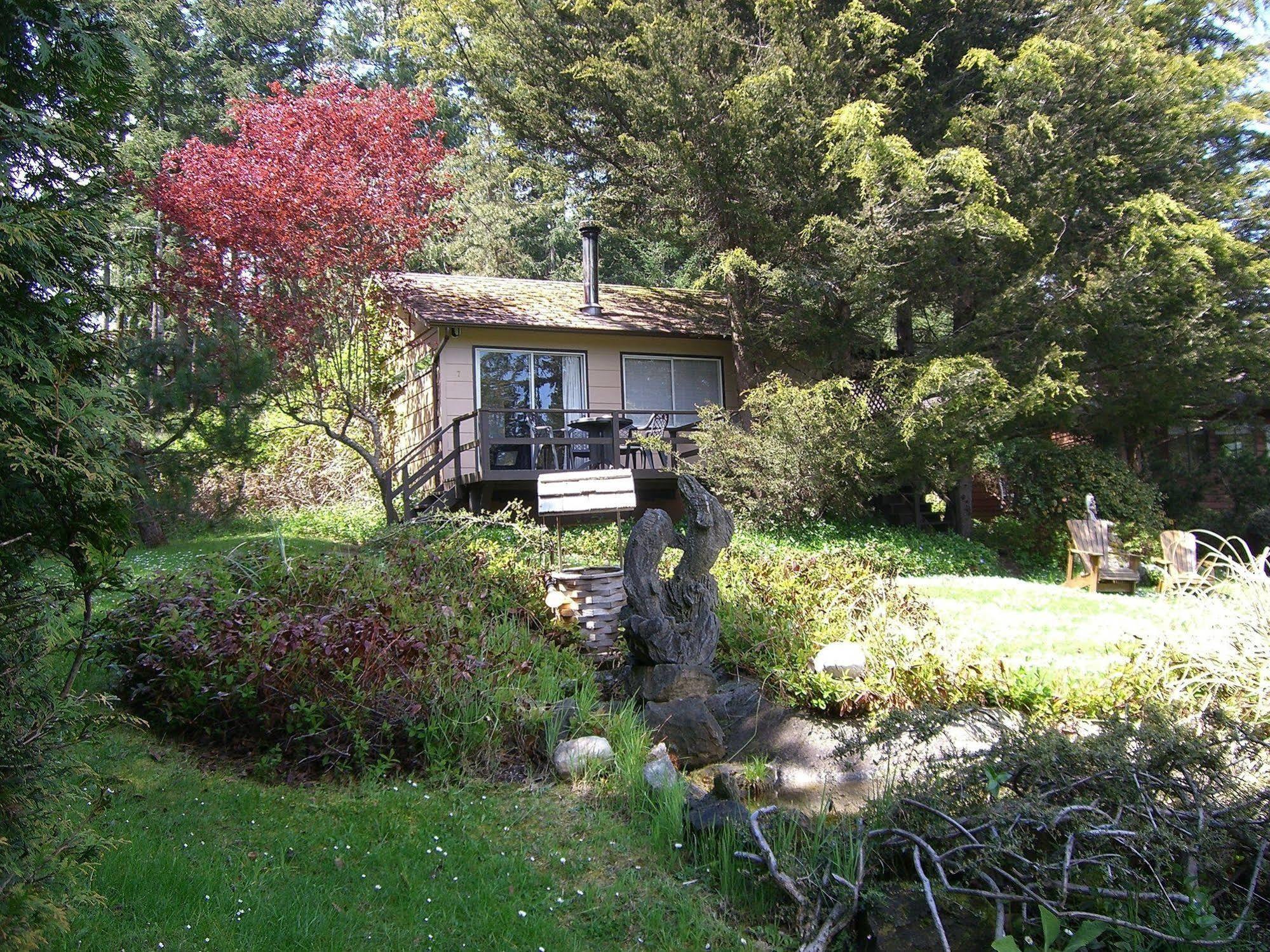 Driftwood Village Cottages Sturdies Bay Екстериор снимка