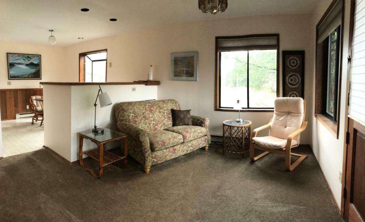 Driftwood Village Cottages Sturdies Bay Екстериор снимка